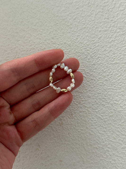 Natural freshwater pearl ring with a variety of accessories